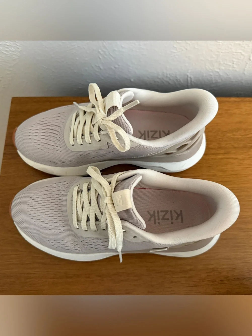 Kizik Athena 2 women’s size 6.5 $139.95 NEW
